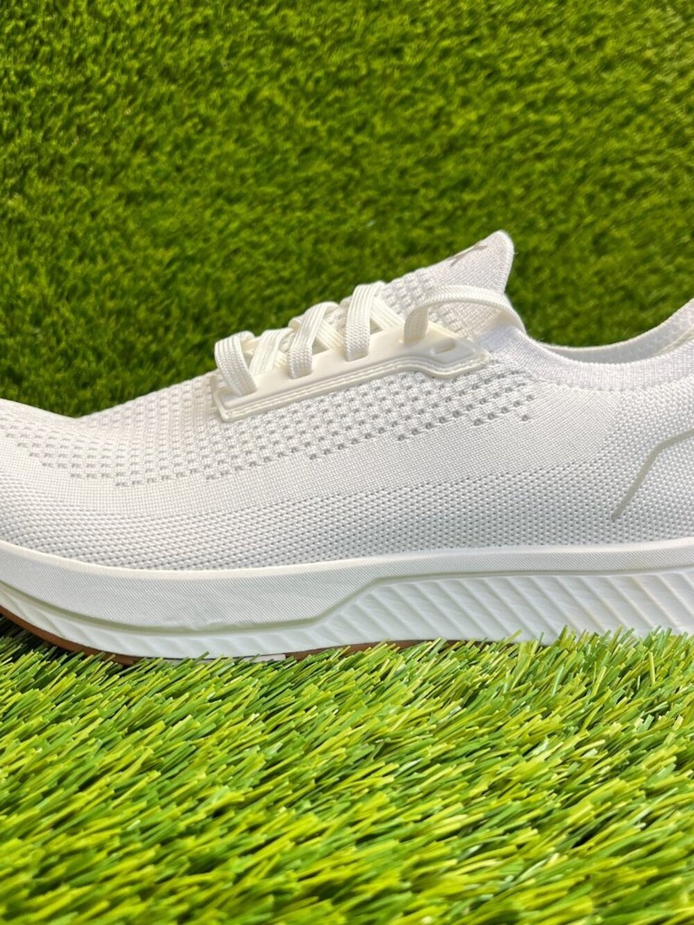 Flux Adapt Runner White Gum Womens Size 8.5 Mens Size 7 Running Casual Shoes - Picture 3 of 10